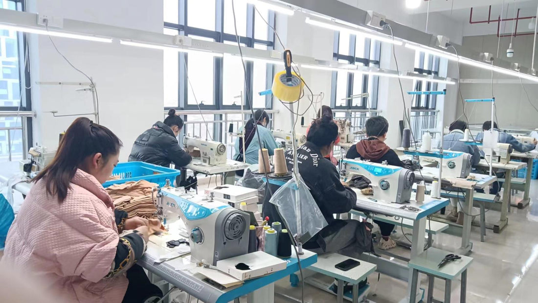 Custom Outdoor Jacket Manufacturer: How Wholesale Buyers Source Performance Outerwear